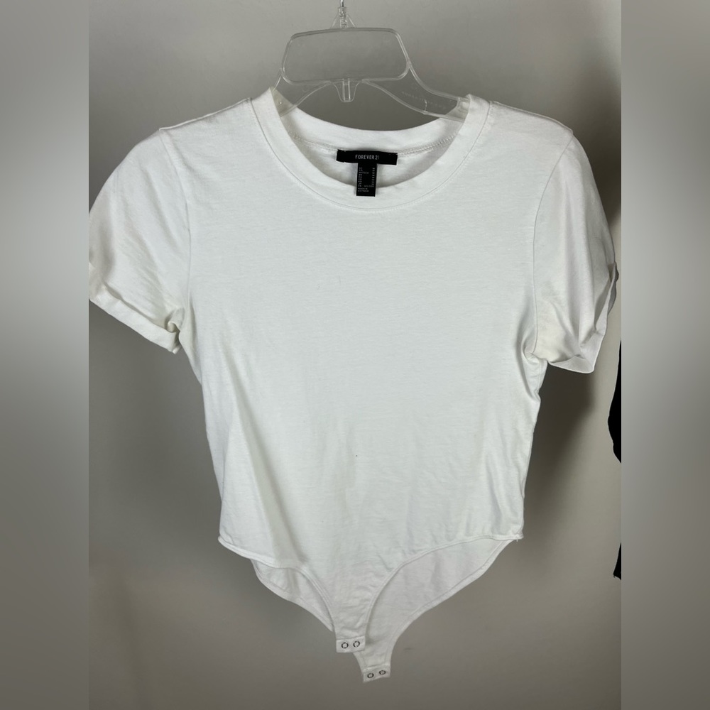 Basic tees/bodysuit bundle - Picture 4 of 7